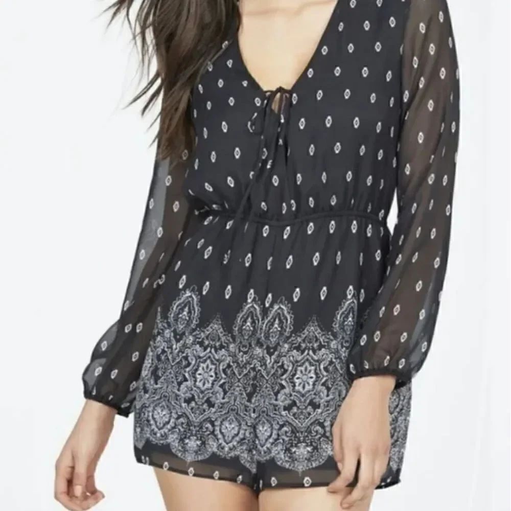NWOT PAPAYA SHEER SHORTS ROMPER SZ.S